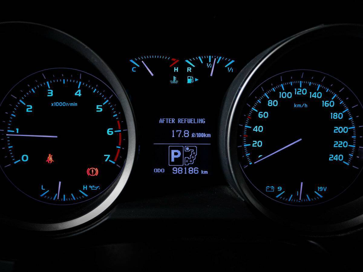 Toyota Land Cruiser с пробегом — 2011 год. Фото: #10