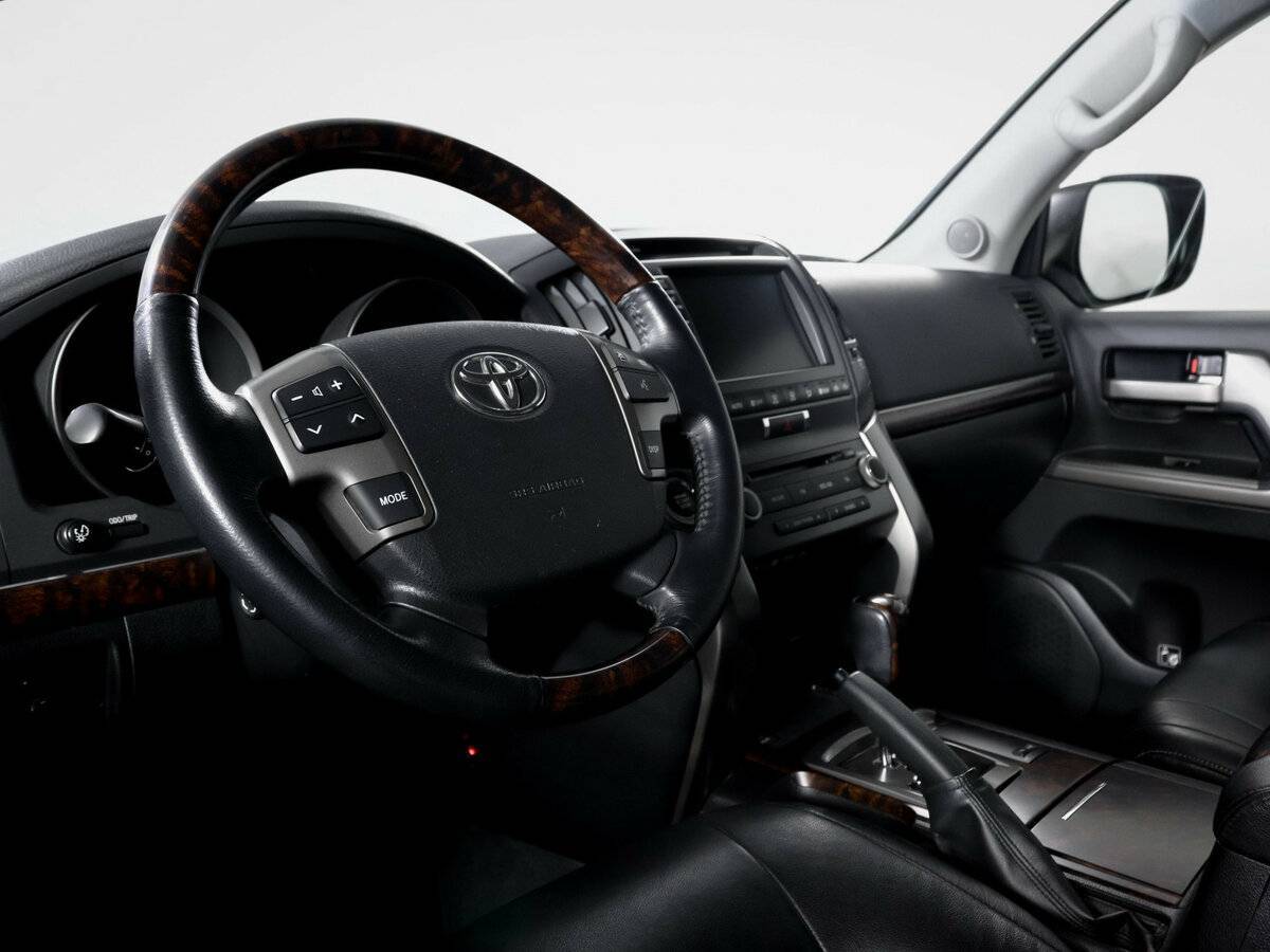 Toyota Land Cruiser с пробегом — 2011 год. Фото: #13