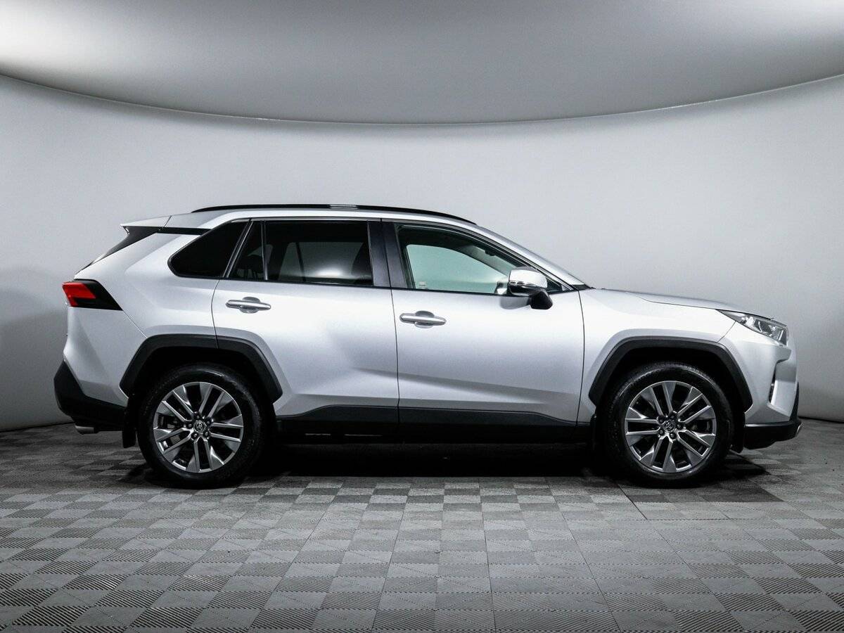 Toyota RAV4 с пробегом — 2021 год. Фото: #3