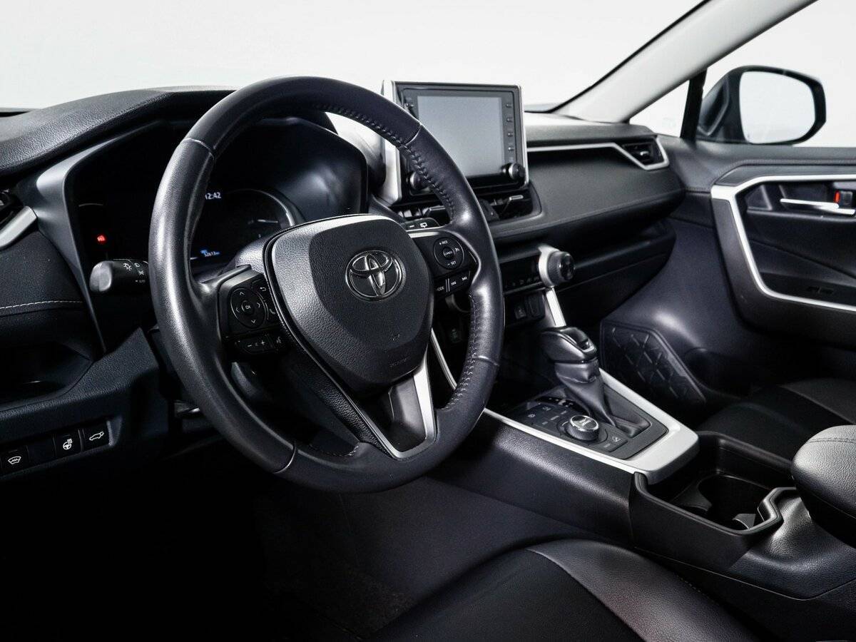 Toyota RAV4 с пробегом — 2021 год. Фото: #13