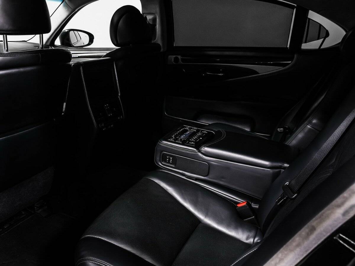 Lexus LS с пробегом — 2012 год. Фото: #12