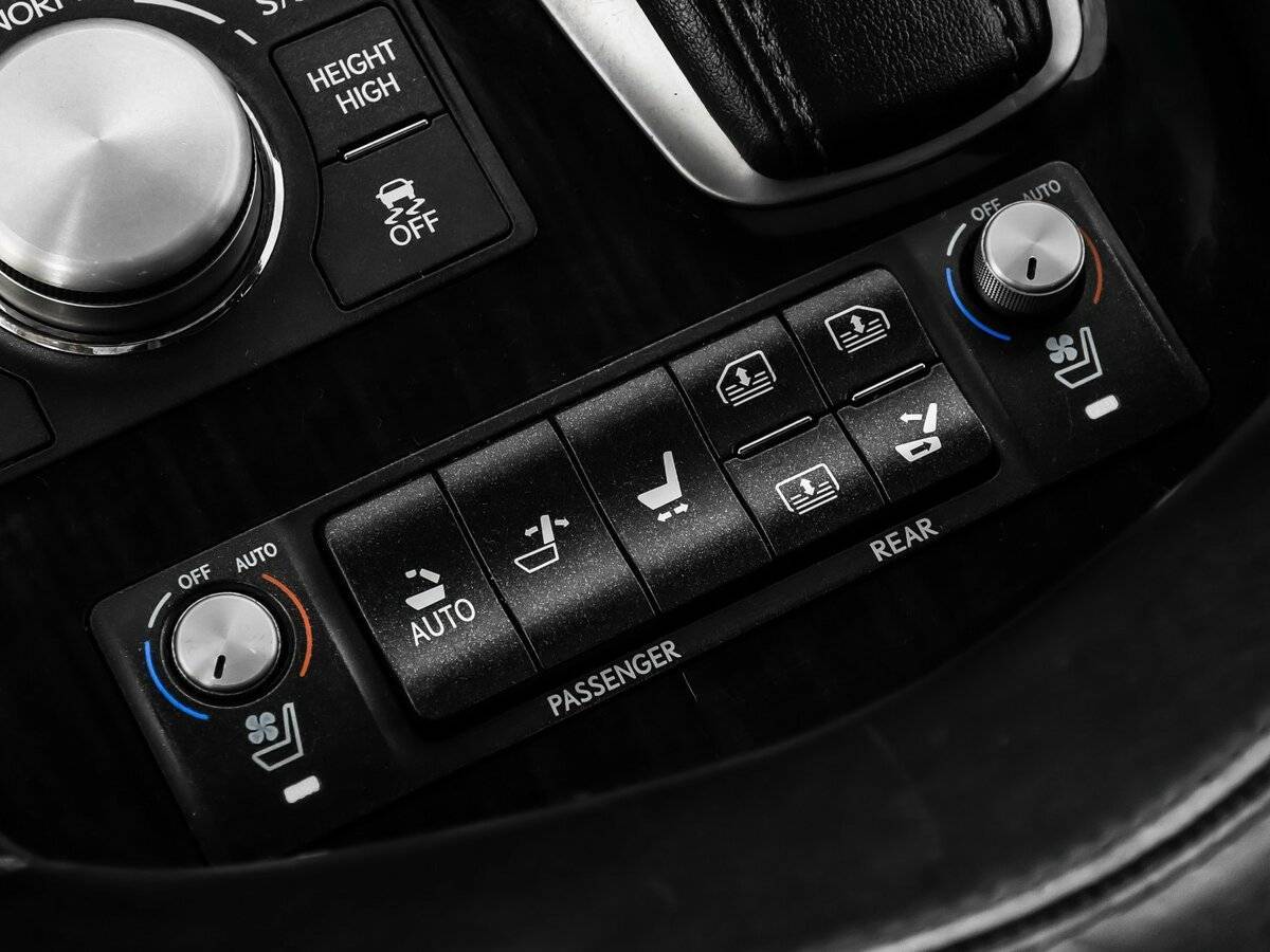 Lexus LS с пробегом — 2012 год. Фото: #16