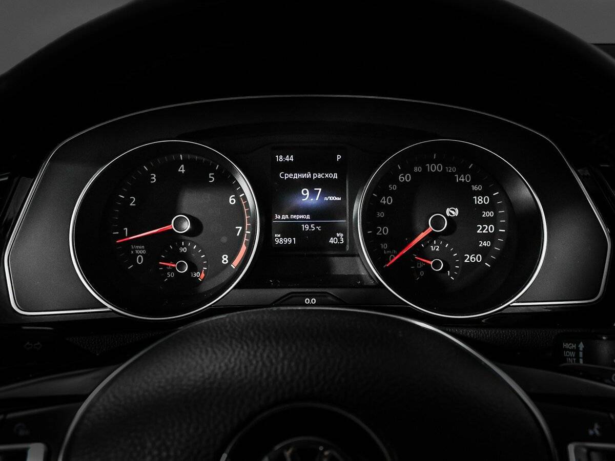 Volkswagen Passat с пробегом — 2018 год. Фото: #9
