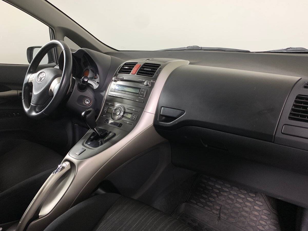 Toyota Auris с пробегом — 2007 год. Фото: #12