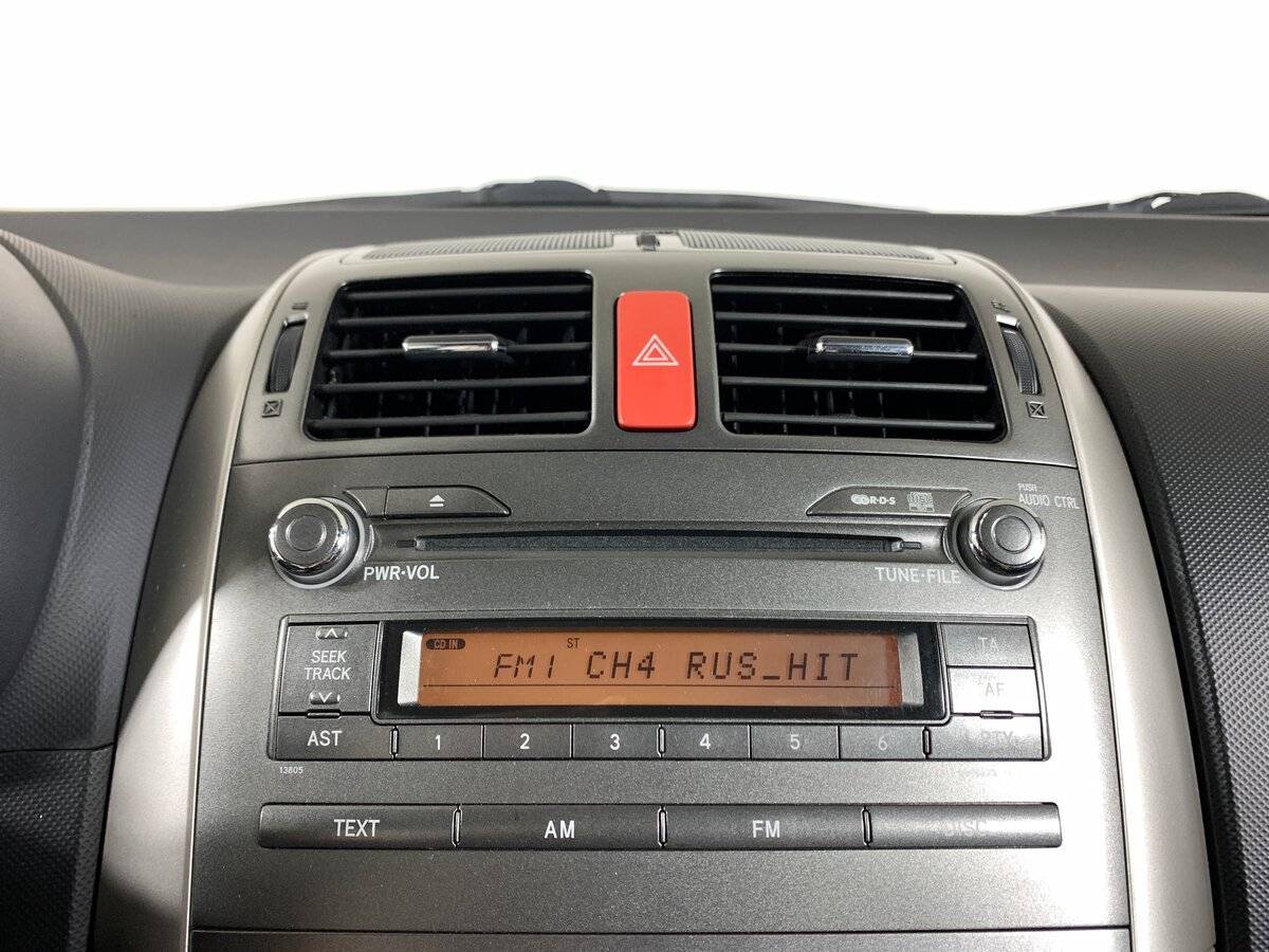 Toyota Auris с пробегом — 2007 год. Фото: #14