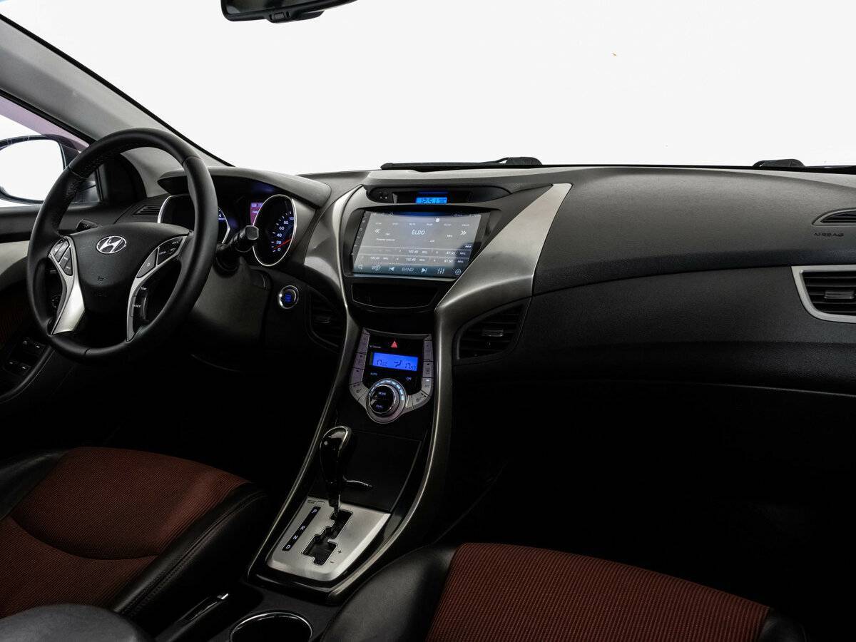 Hyundai Elantra с пробегом — 2011 год. Фото: #6