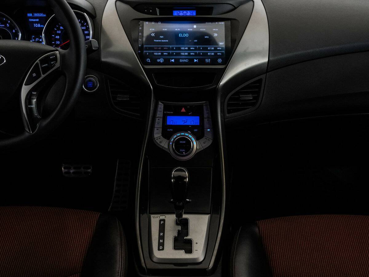 Hyundai Elantra с пробегом — 2011 год. Фото: #9