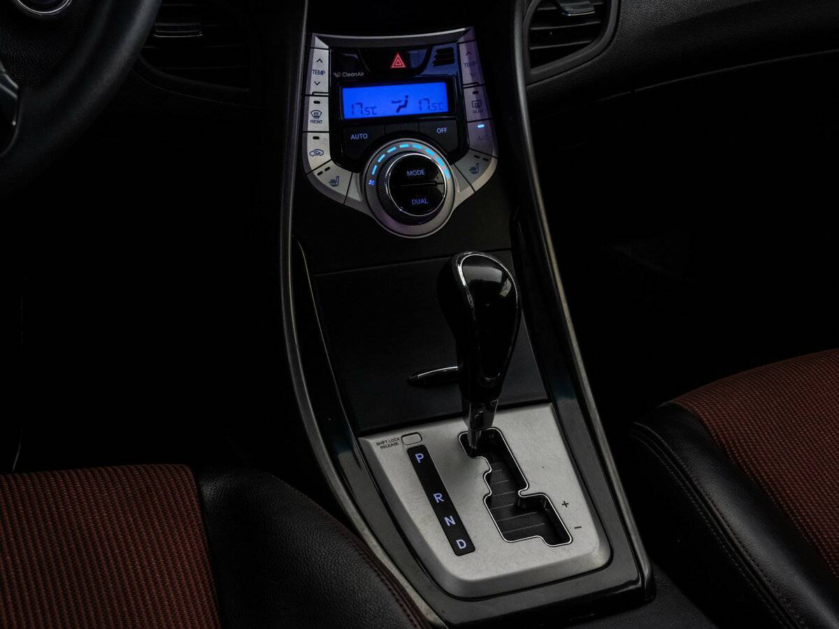 Hyundai Elantra с пробегом — 2011 год. Фото: #10