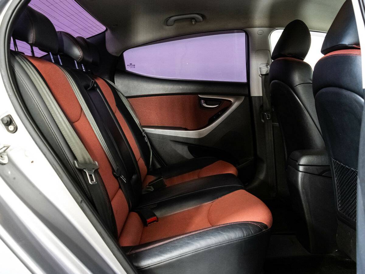 Hyundai Elantra с пробегом — 2011 год. Фото: #13