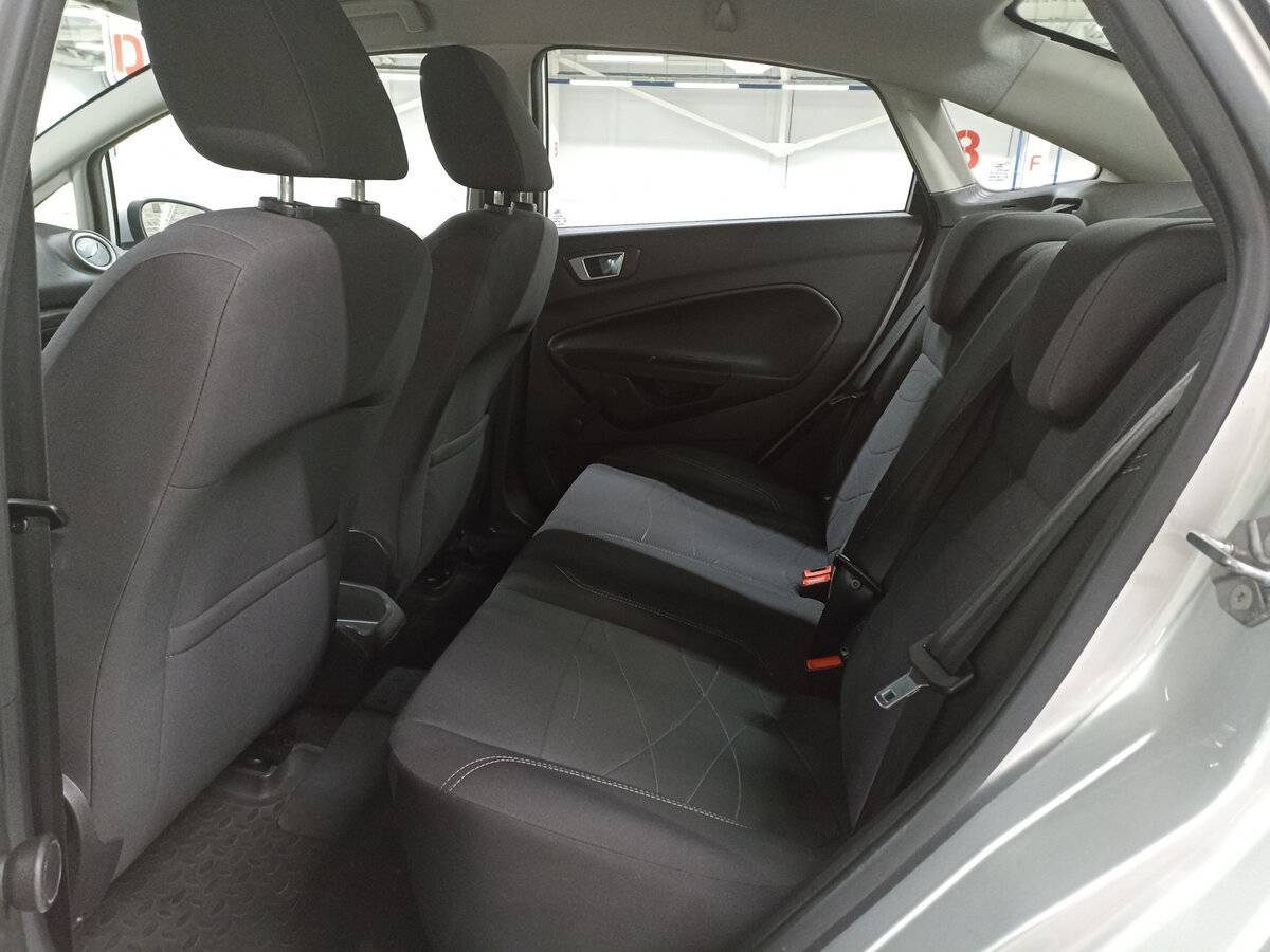 Ford Fiesta с пробегом — 2015 год. Фото: #10