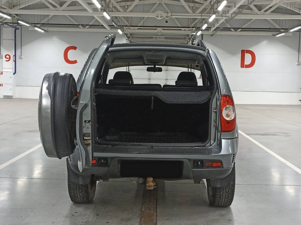 Chevrolet Niva с пробегом — 2012 год. Фото: #9