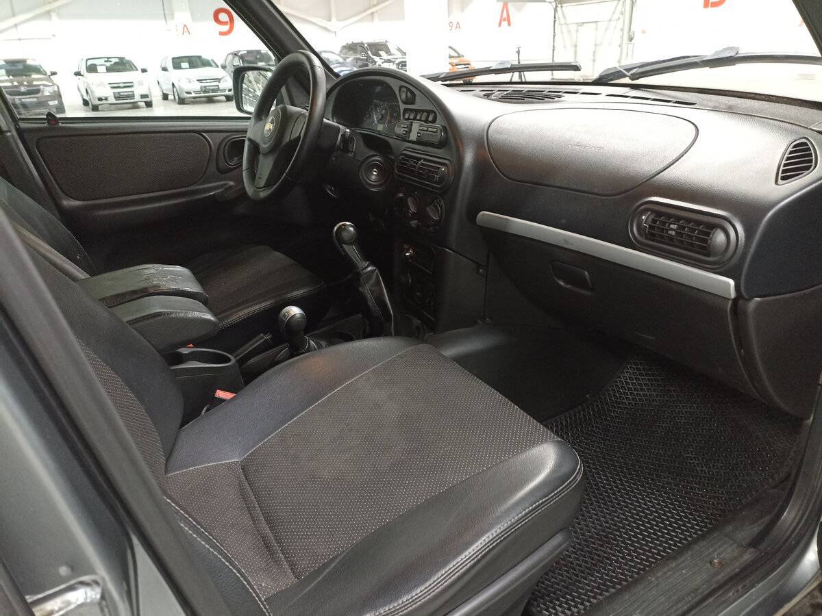 Chevrolet Niva с пробегом — 2012 год. Фото: #10