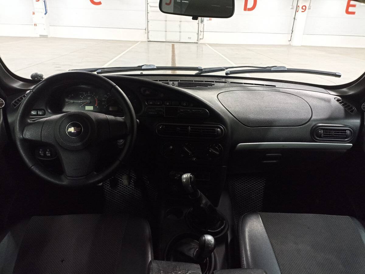 Chevrolet Niva с пробегом — 2012 год. Фото: #13