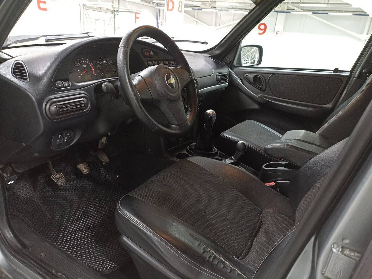 Chevrolet Niva с пробегом — 2012 год. Фото: #15