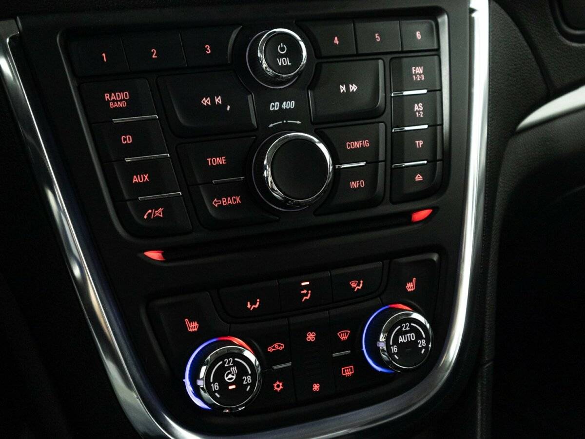 Opel Mokka с пробегом — 2012 год. Фото: #15