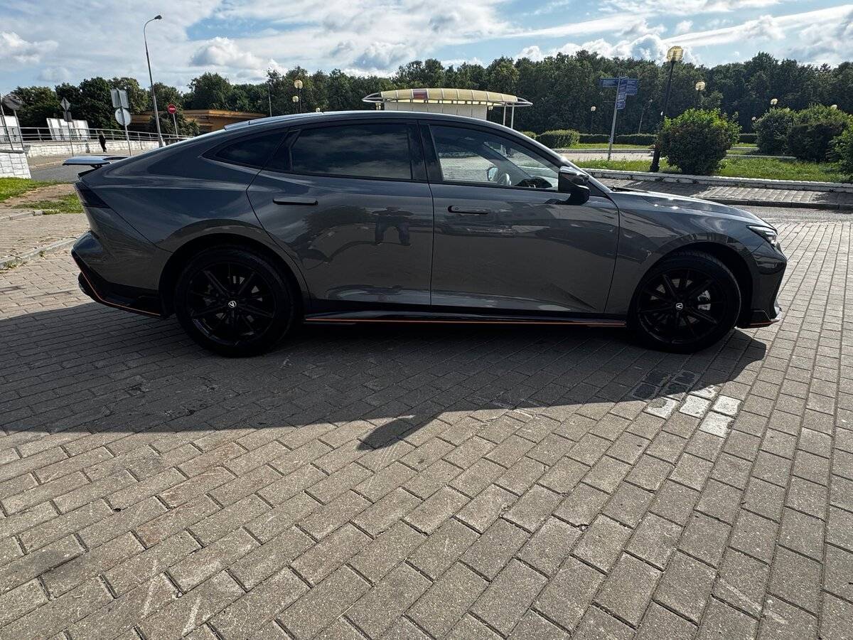 Changan UNI-V с пробегом — 2023 год. Фото: #3