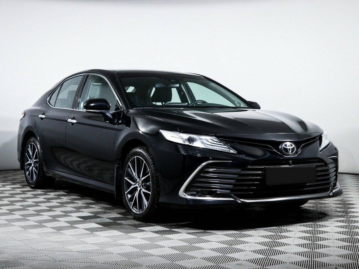 Toyota Camry с пробегом — 2021 год. Фото: #1
