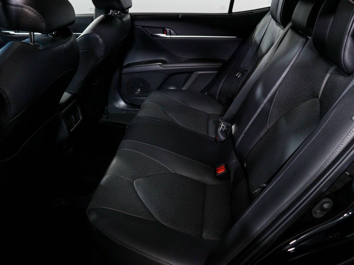 Toyota Camry с пробегом — 2021 год. Фото: #8