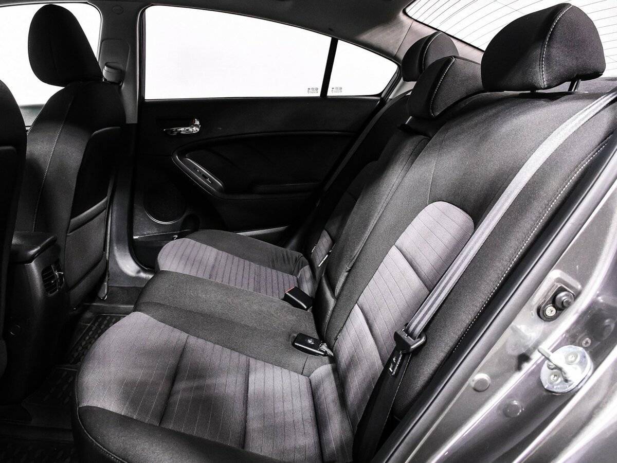 Kia Cerato с пробегом — 2015 год. Фото: #13