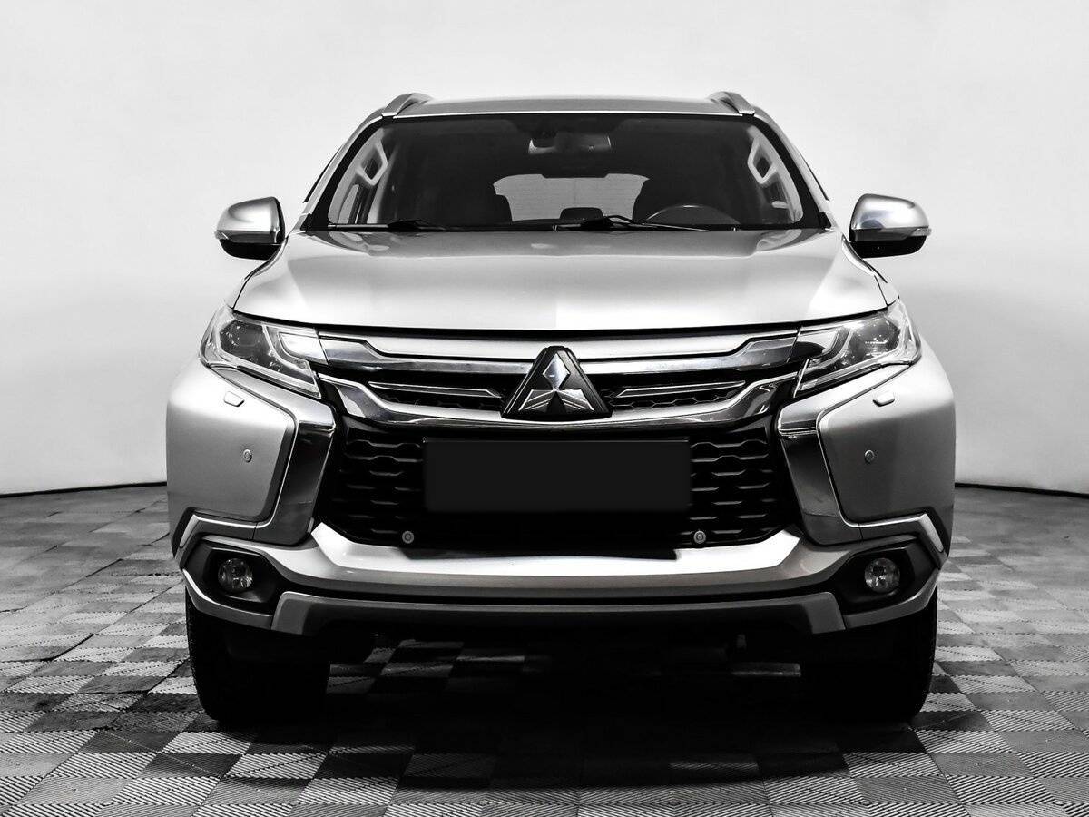 Mitsubishi Pajero Sport с пробегом — 2017 год. Фото: #1
