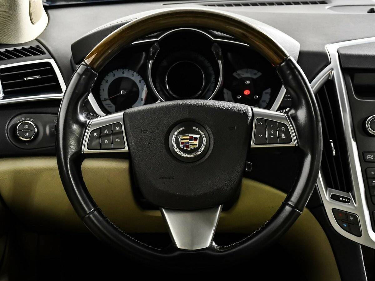 Cadillac SRX с пробегом — 2011 год. Фото: #11