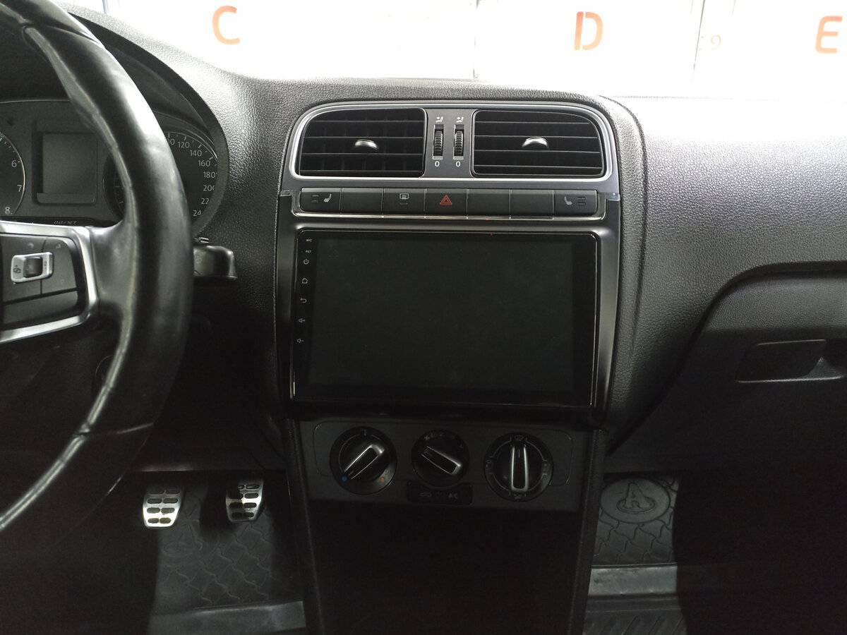 Volkswagen Polo с пробегом — 2018 год. Фото: #14