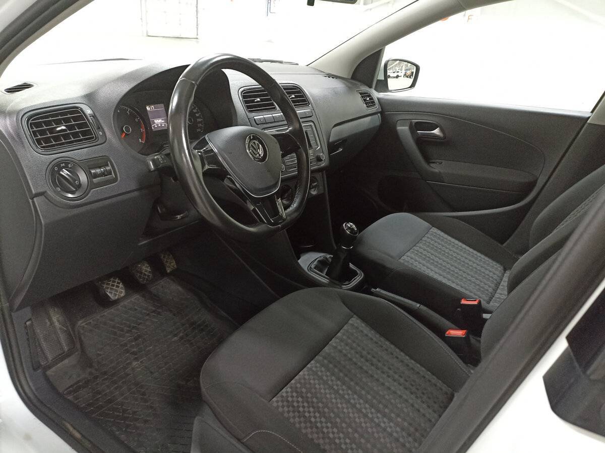 Volkswagen Polo с пробегом — 2018 год. Фото: #15