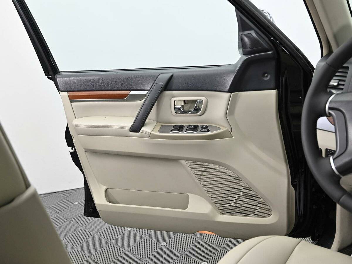 Mitsubishi Pajero с пробегом — 2008 год. Фото: #6