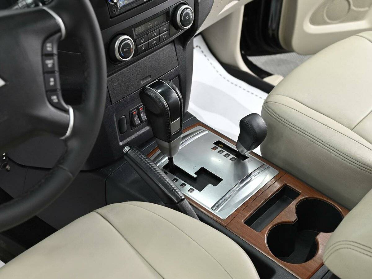 Mitsubishi Pajero с пробегом — 2008 год. Фото: #9