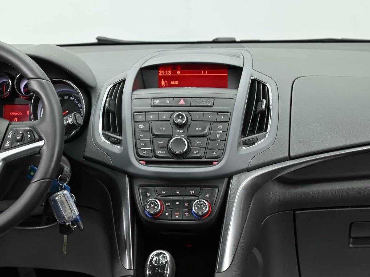 Opel Zafira с пробегом — 2012 год. Фото: #9