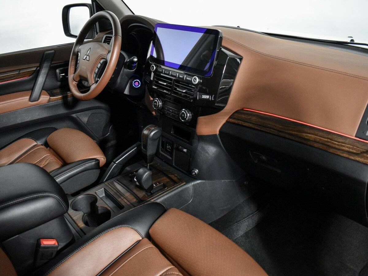 Mitsubishi Pajero с пробегом — 2022 год. Фото: #10