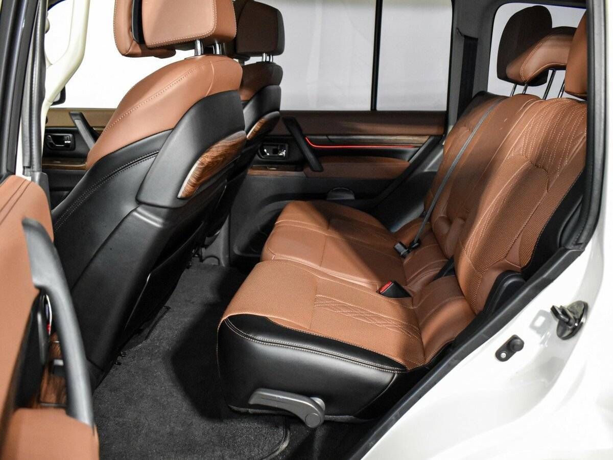 Mitsubishi Pajero с пробегом — 2022 год. Фото: #11