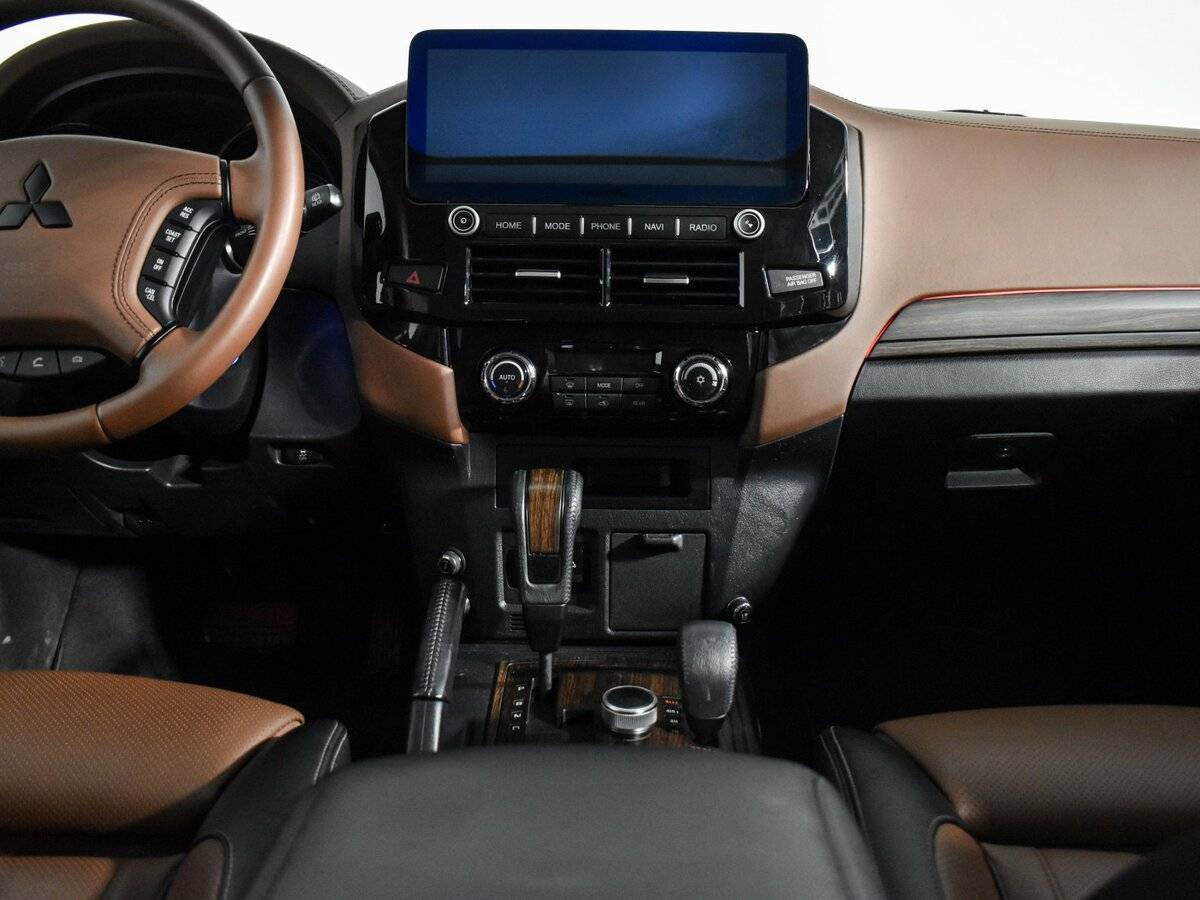 Mitsubishi Pajero с пробегом — 2022 год. Фото: #12