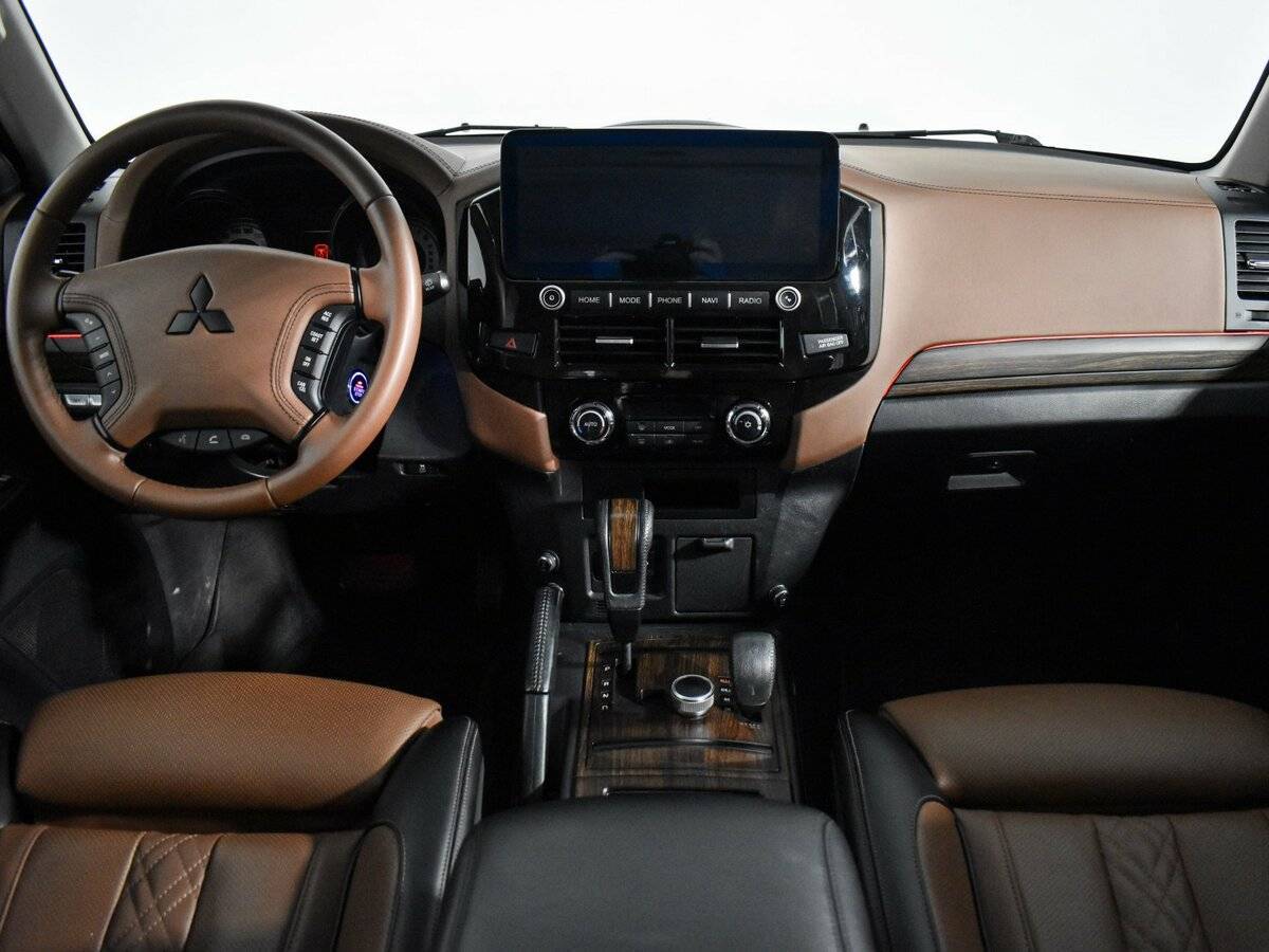 Mitsubishi Pajero с пробегом — 2022 год. Фото: #13