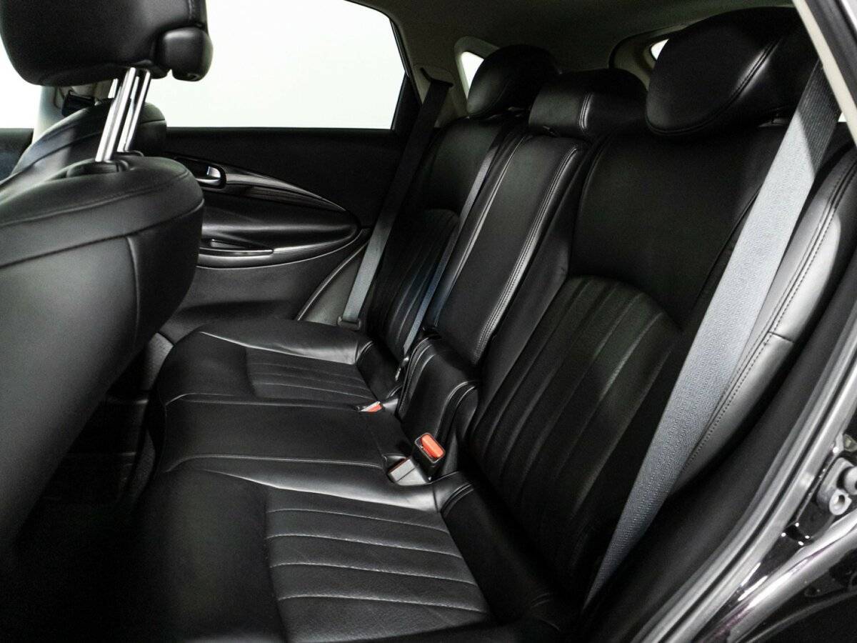 Infiniti QX50 с пробегом — 2015 год. Фото: #9