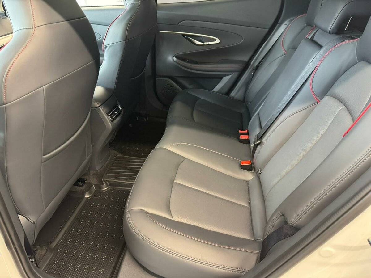 Changan UNI-T с пробегом — 2024 год. Фото: #8