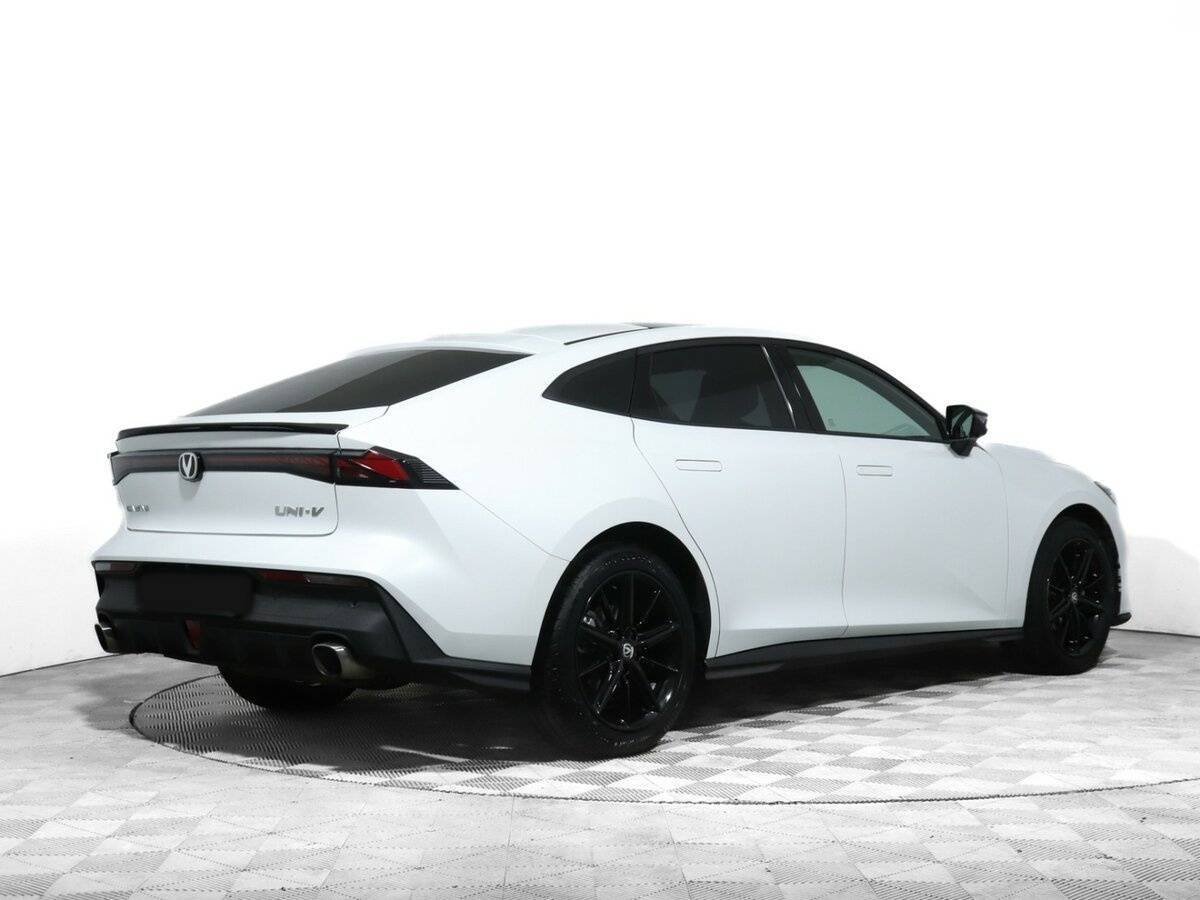 Changan UNI-V с пробегом — 2022 год. Фото: #3