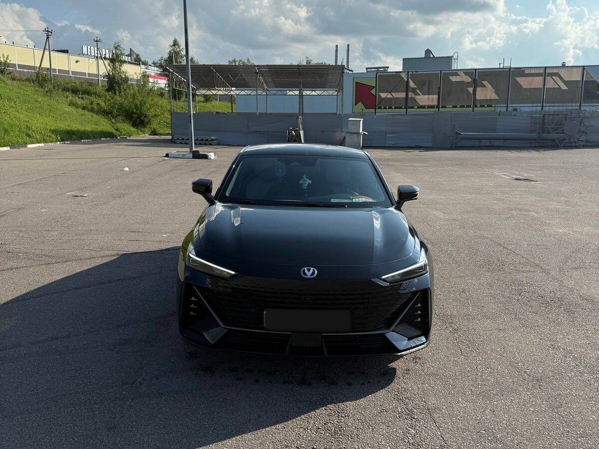 Changan UNI-V с пробегом — 2023 год. Фото: #1