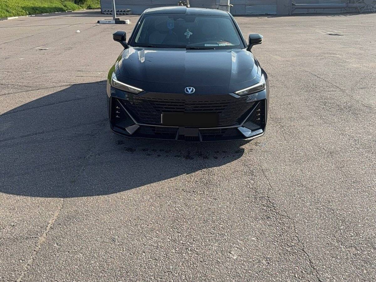 Changan UNI-V с пробегом — 2023 год. Фото: #2