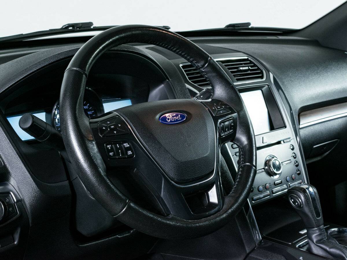 Ford Explorer с пробегом — 2018 год. Фото: #17