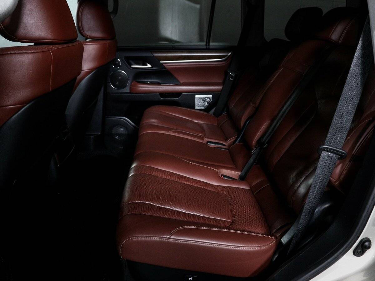 Lexus LX с пробегом — 2016 год. Фото: #6