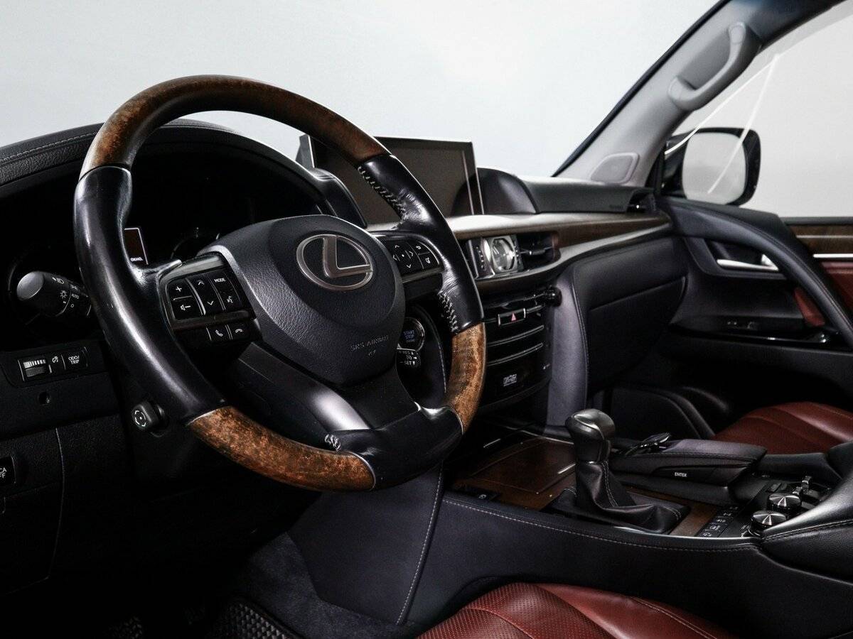 Lexus LX с пробегом — 2016 год. Фото: #10