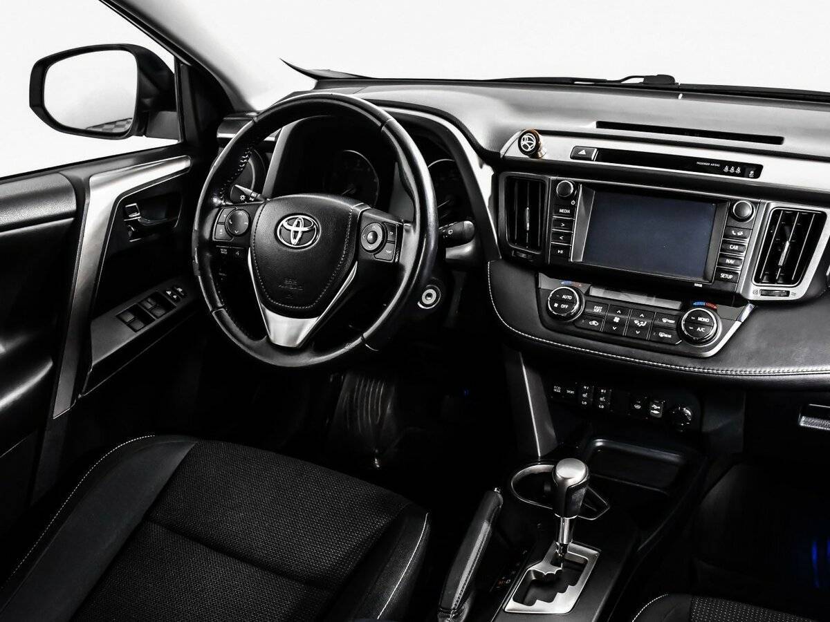 Toyota RAV4 с пробегом — 2017 год. Фото: #8
