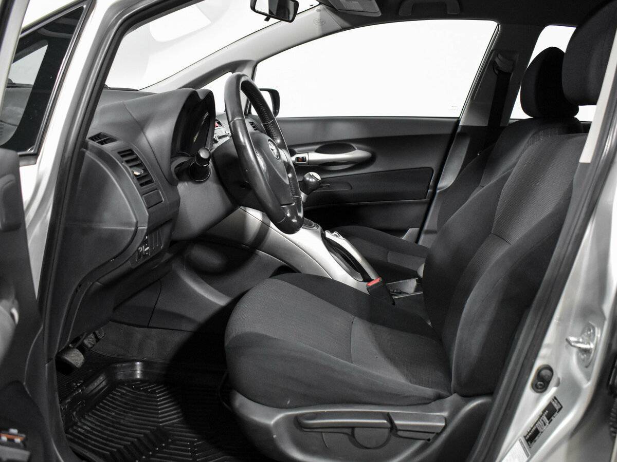 Toyota Auris с пробегом — 2008 год. Фото: #9