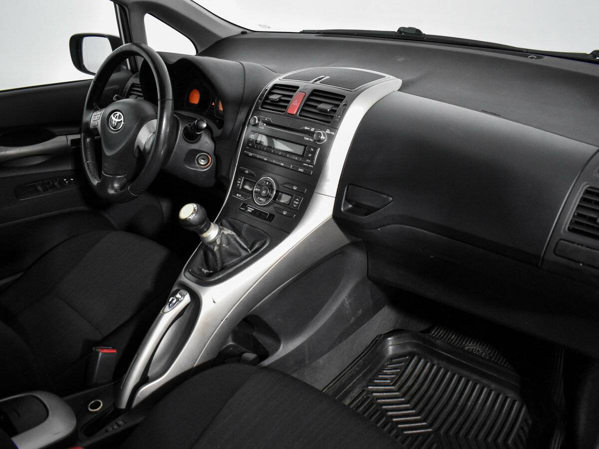 Toyota Auris с пробегом — 2008 год. Фото: #10