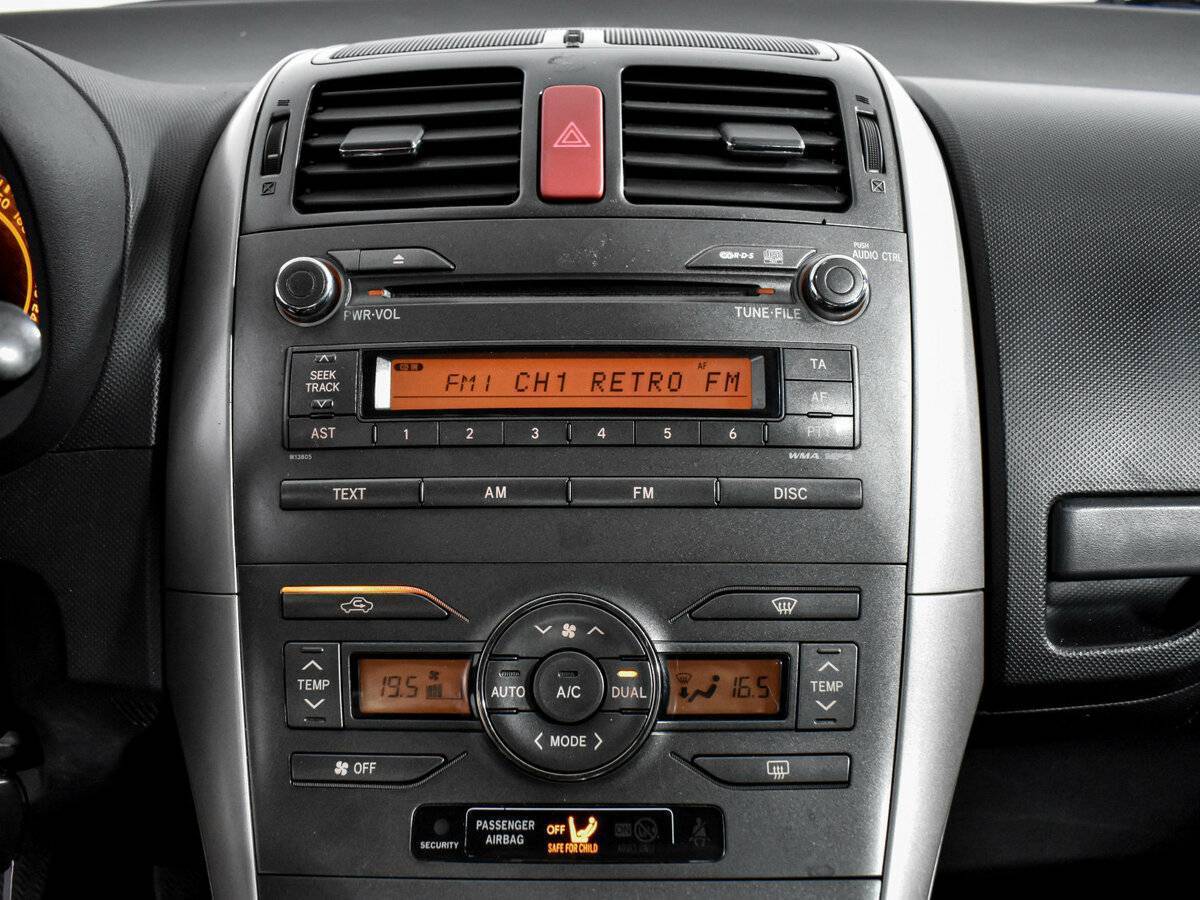 Toyota Auris с пробегом — 2008 год. Фото: #13