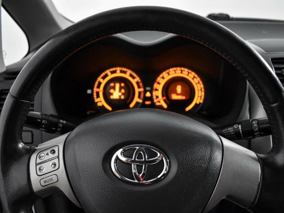 Toyota Auris с пробегом — 2008 год. Фото: #15