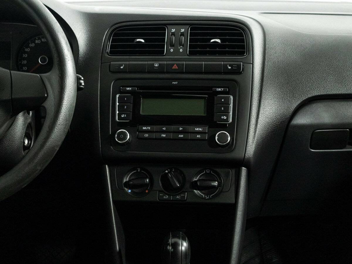 Volkswagen Polo с пробегом — 2012 год. Фото: #13