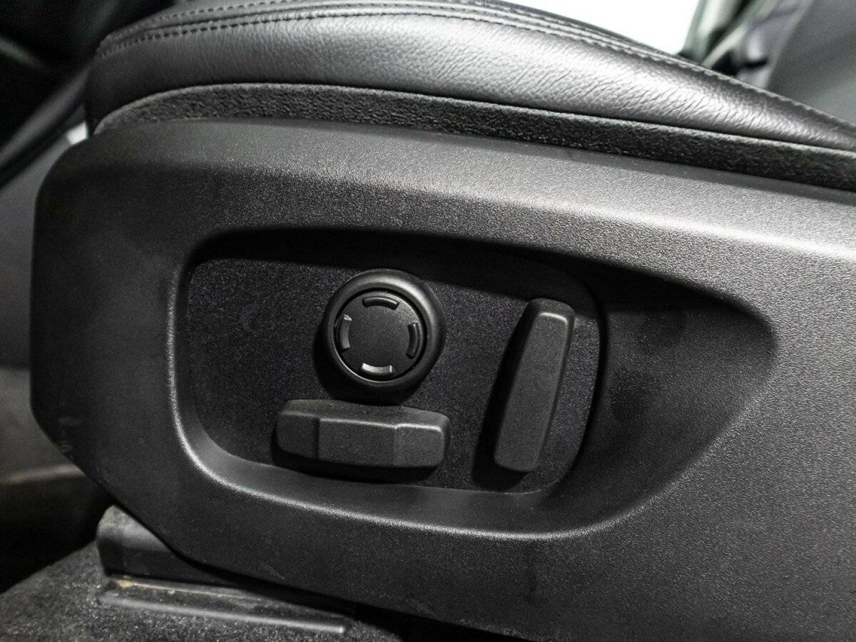 Land Rover Discovery Sport с пробегом — 2018 год. Фото: #16