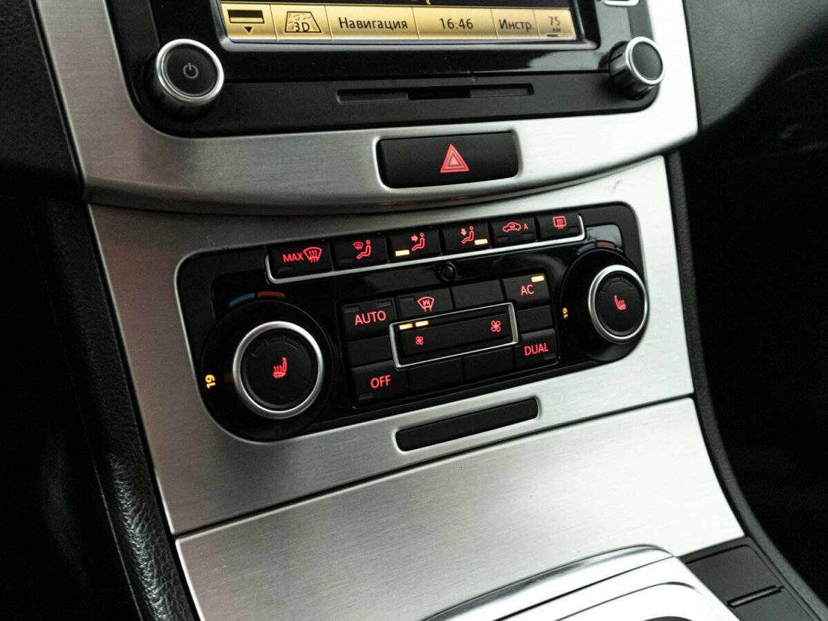 Volkswagen Passat с пробегом — 2011 год. Фото: #18